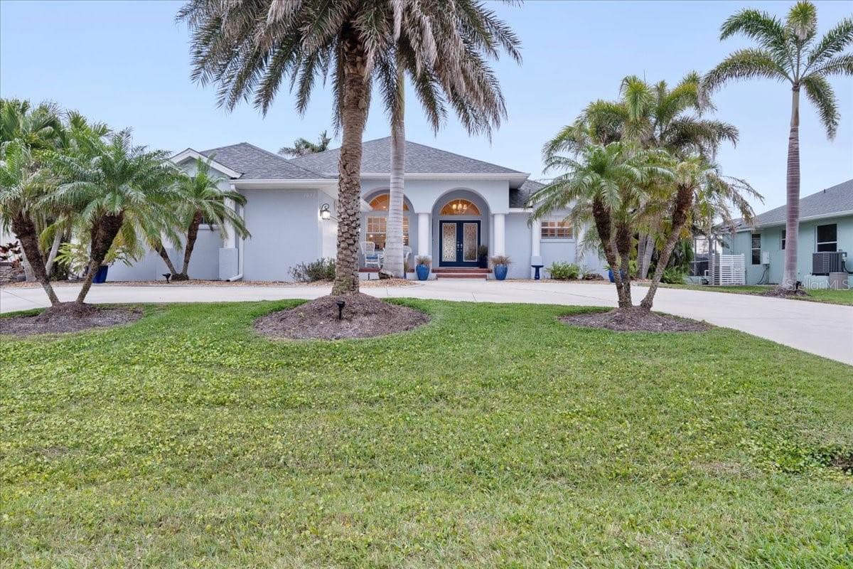 1091 Rotonda Cir
