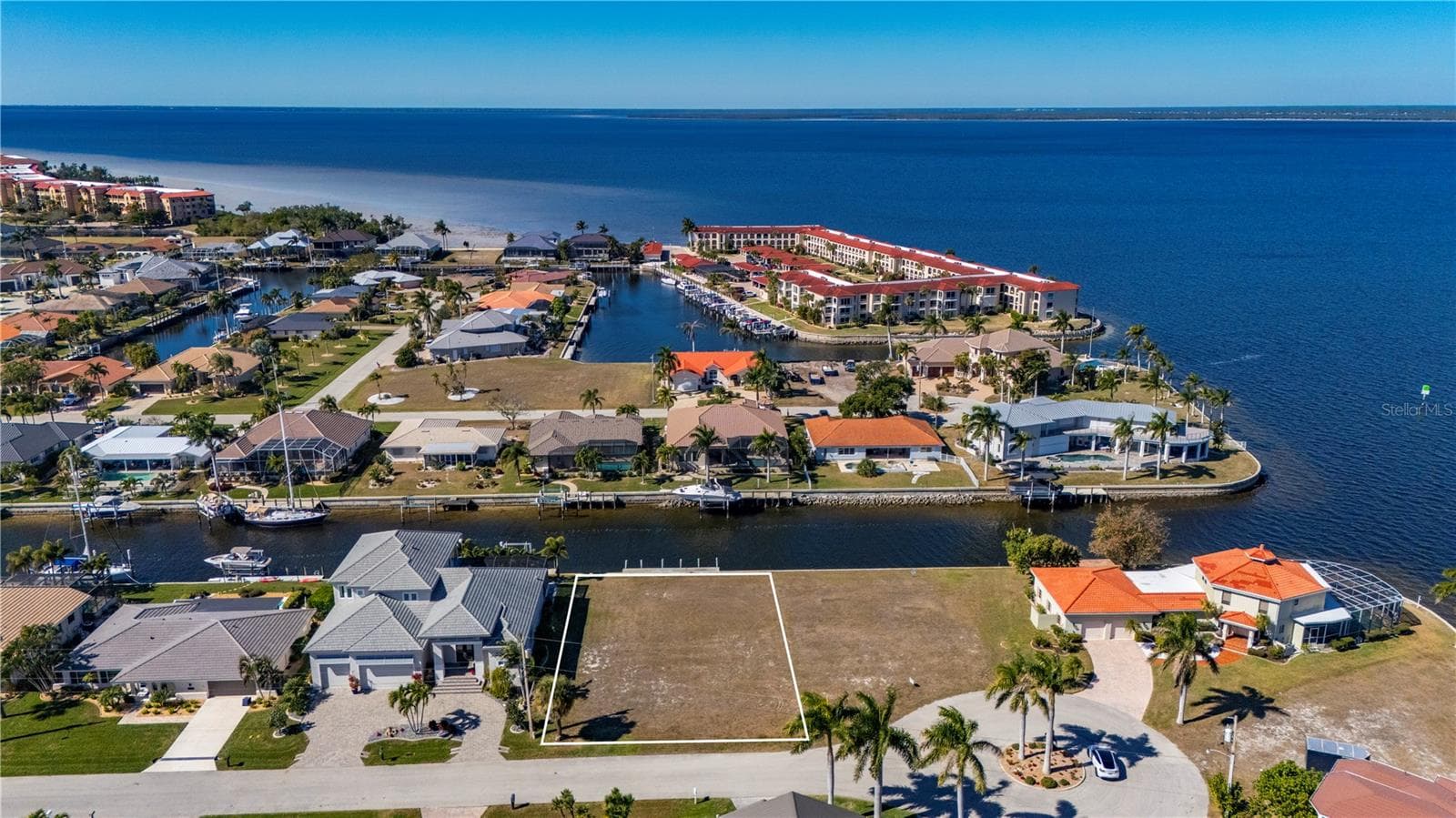7 Tropicana Dr