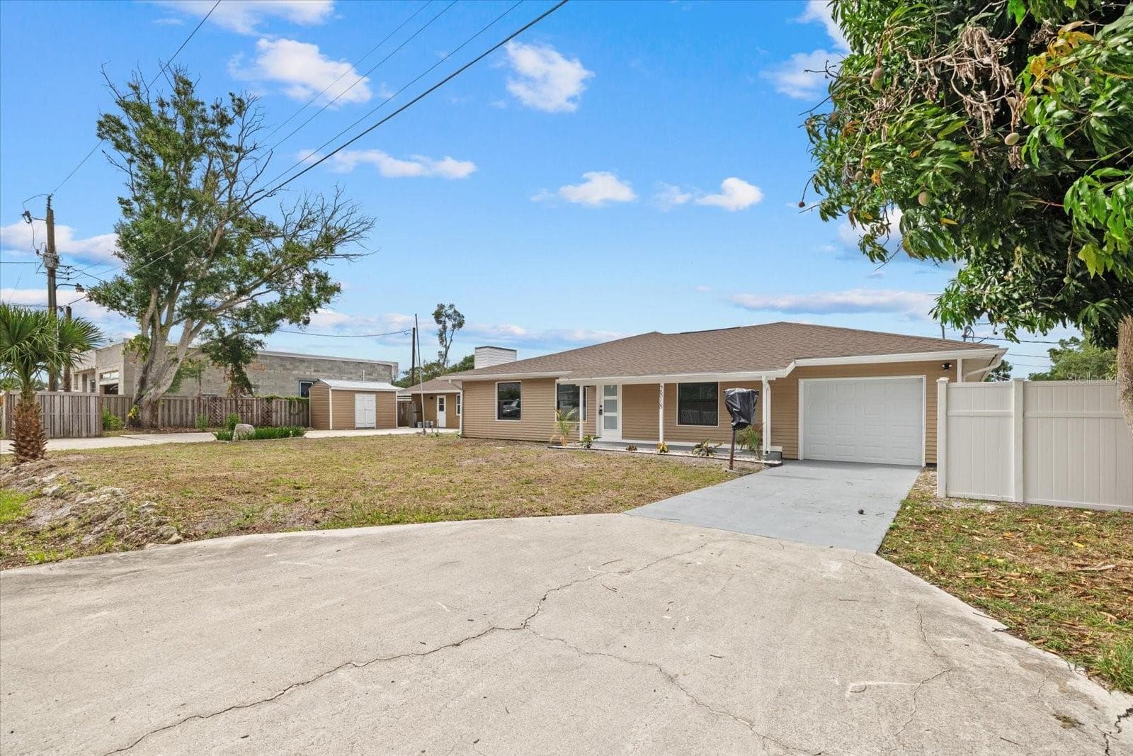 2818 Olympic St, Sarasota, FL 34231 — photo 2 of 47