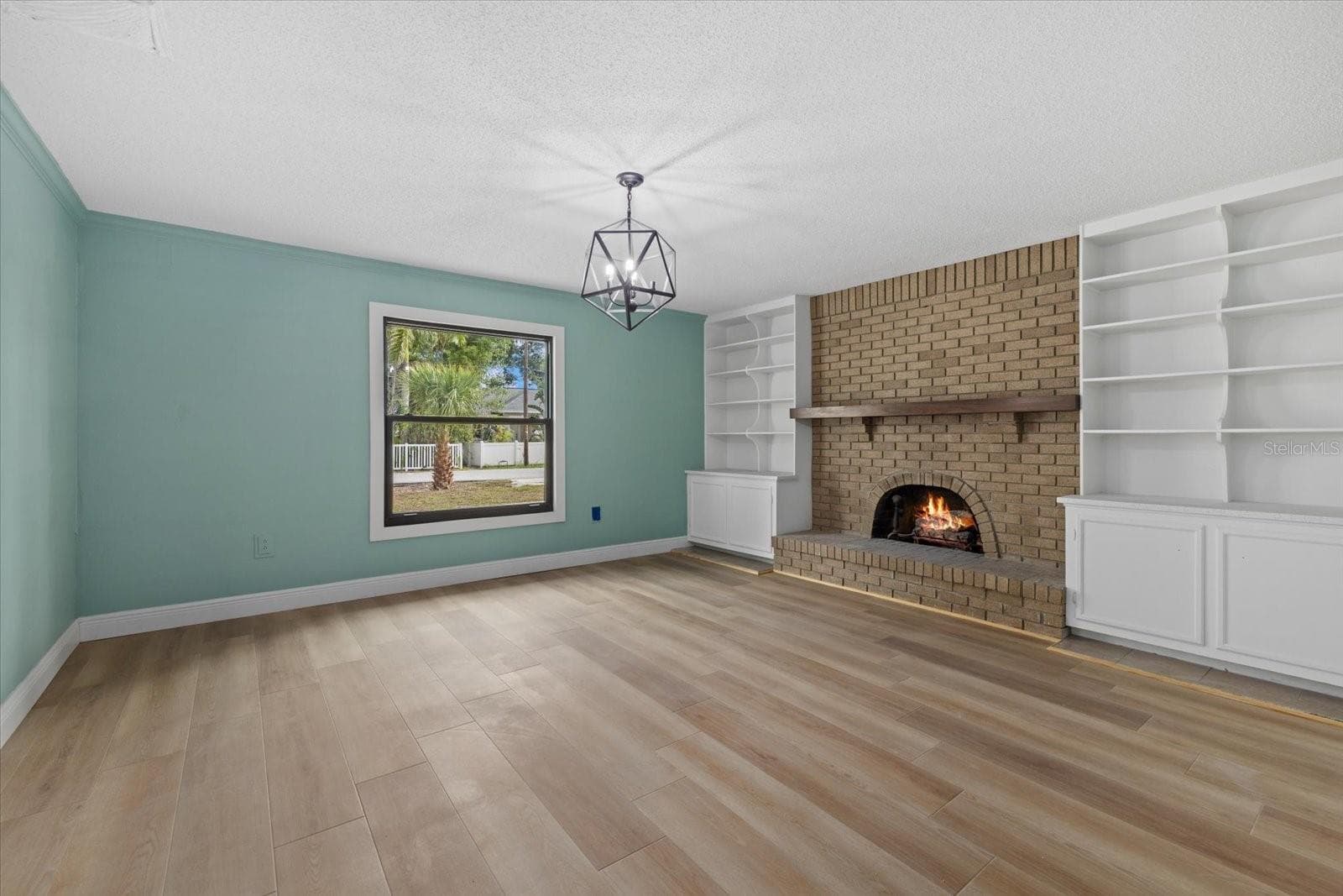 2818 Olympic St, Sarasota, FL 34231 — photo 4 of 47