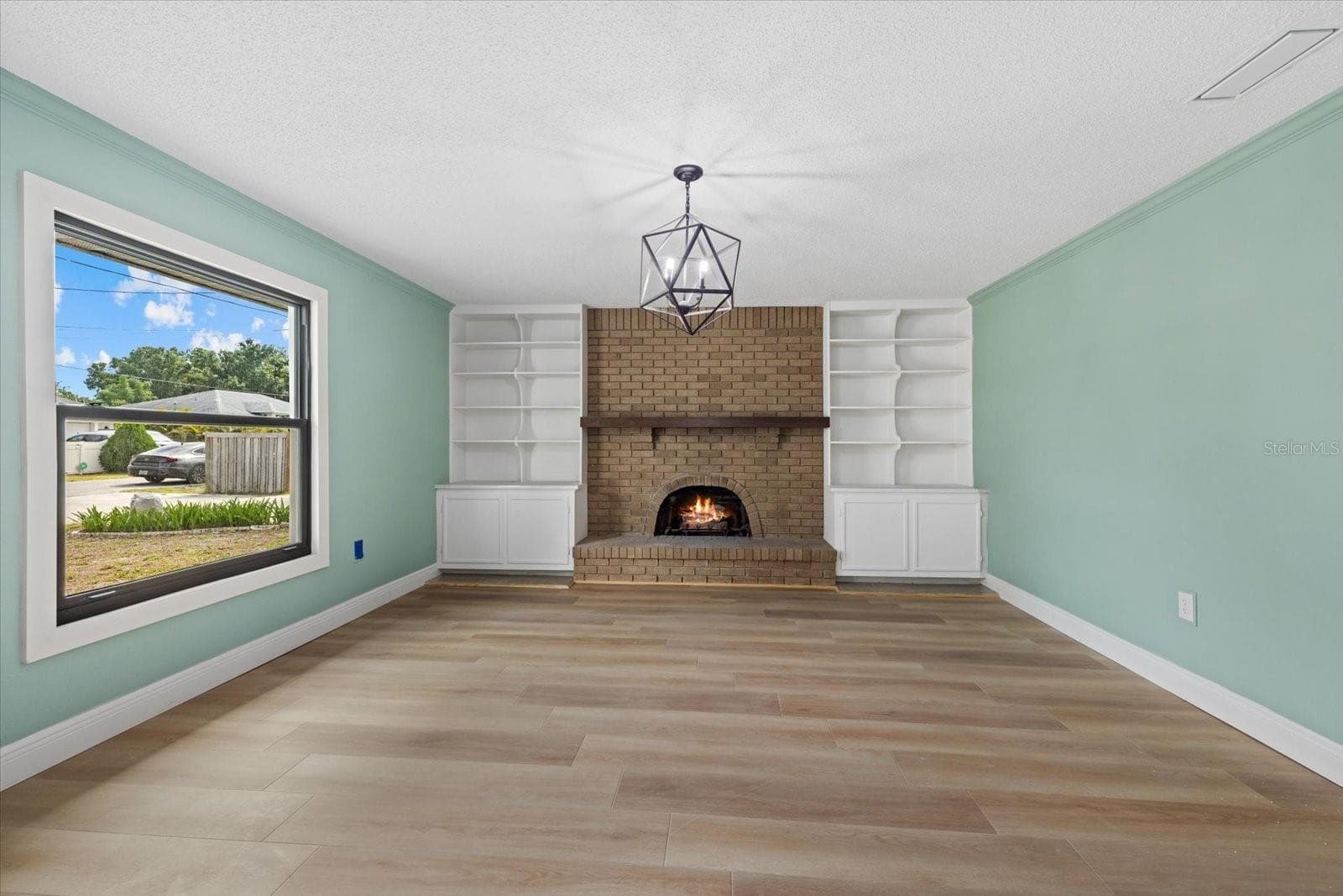 2818 Olympic St, Sarasota, FL 34231 — photo 5 of 47