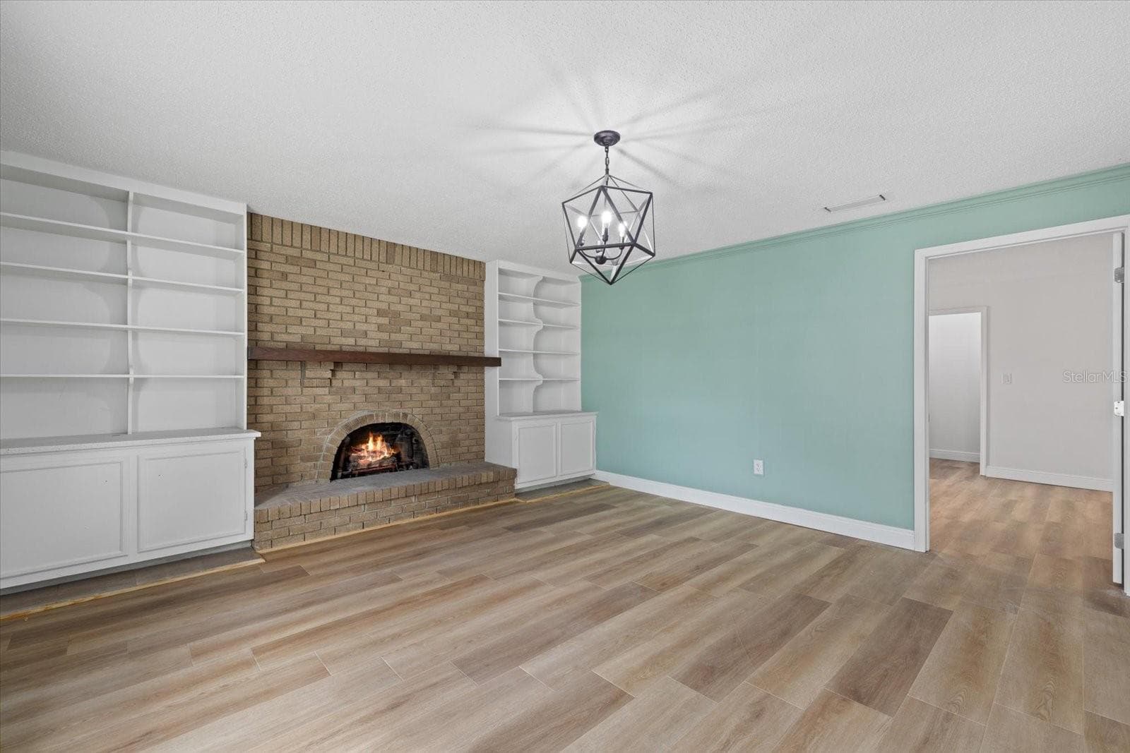 2818 Olympic St, Sarasota, FL 34231 — photo 6 of 47