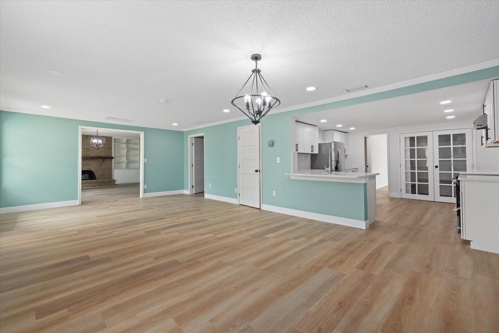 2818 Olympic St, Sarasota, FL 34231 — photo 7 of 47