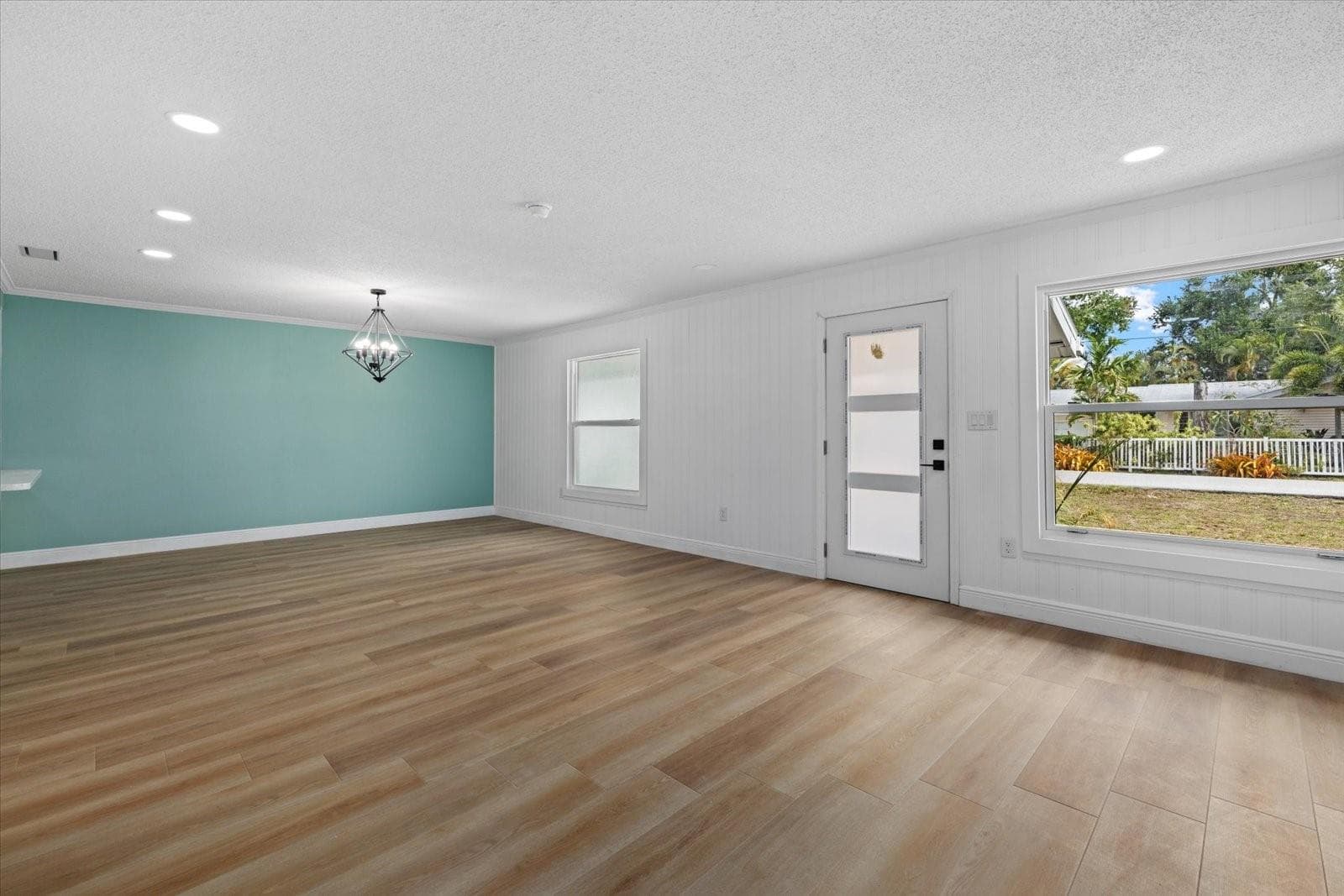 2818 Olympic St, Sarasota, FL 34231 — photo 9 of 47