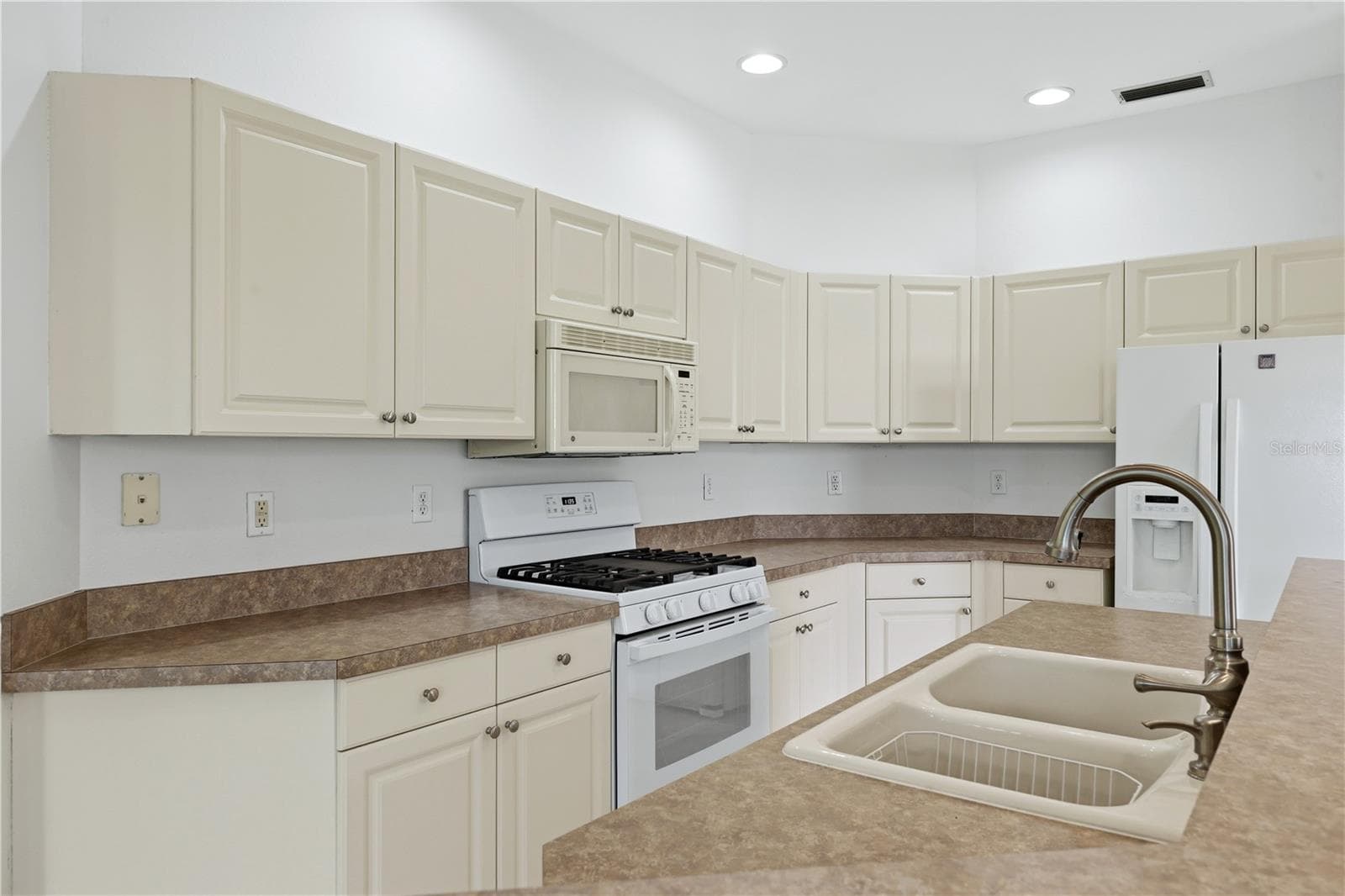 2462 Magnolia Cir, North Port, FL 34289 — photo 8 of 50