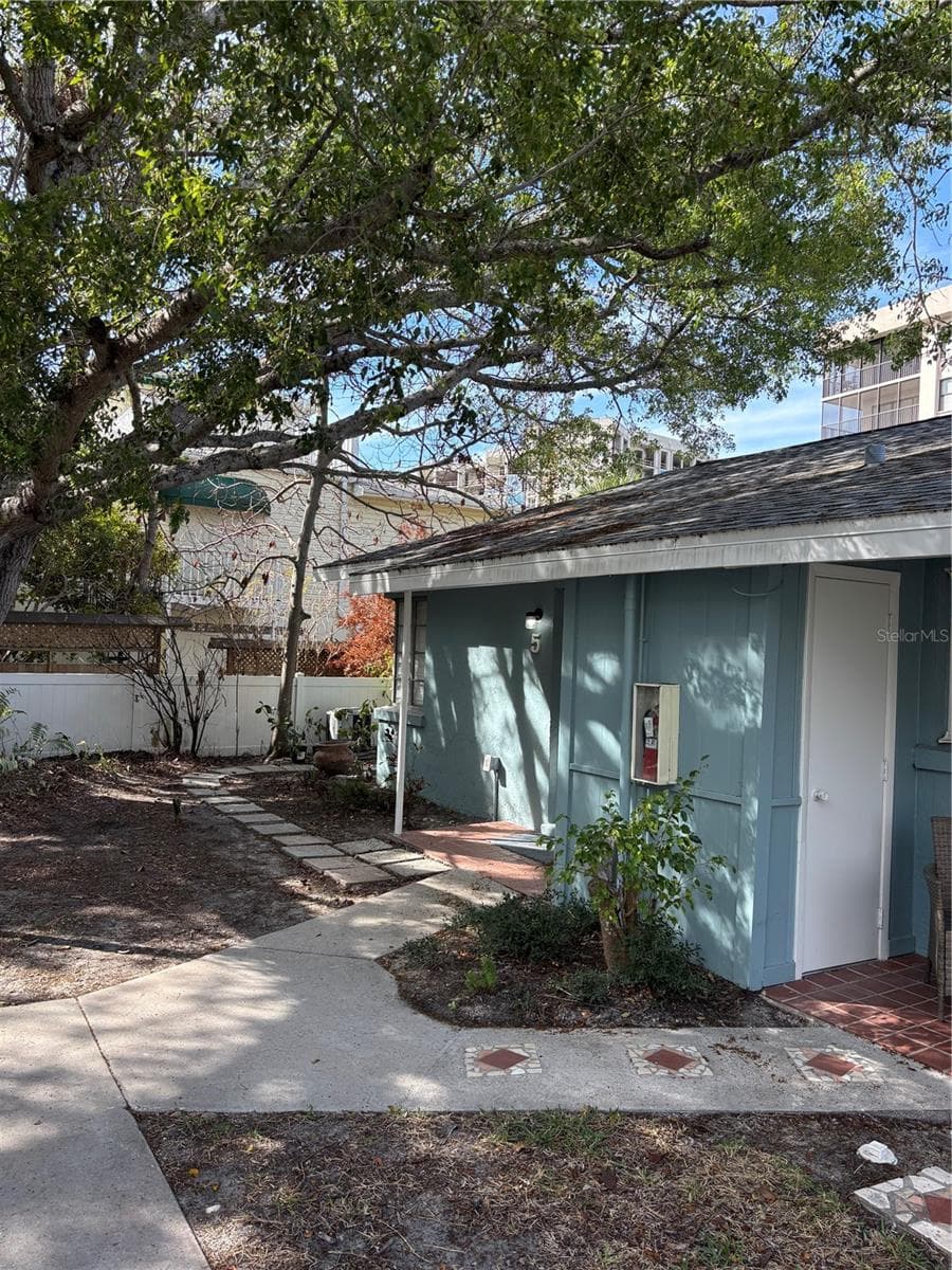 170 Roosevelt Dr #5