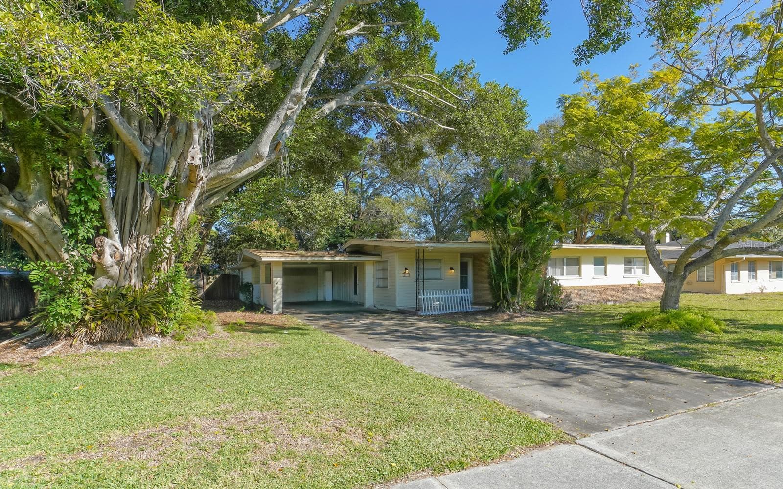 2461 Ringling Blvd