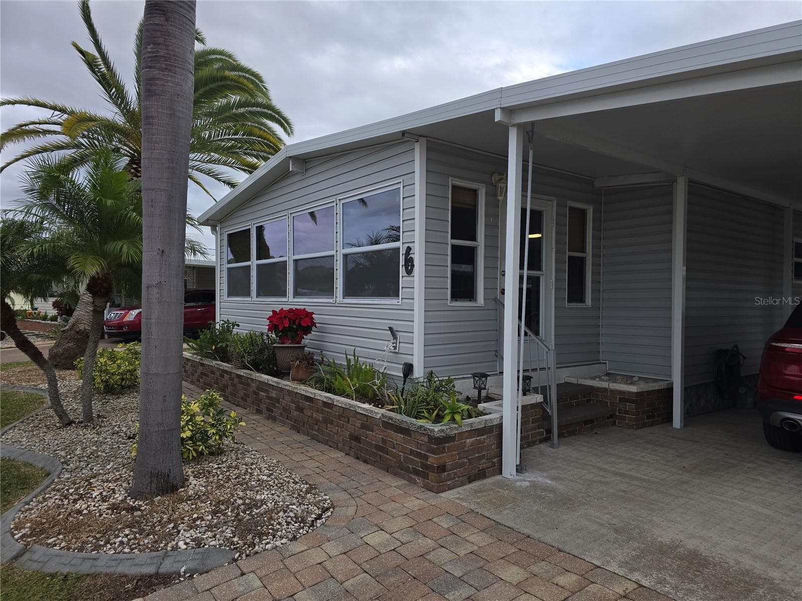 6 S Botany Bay Cir
