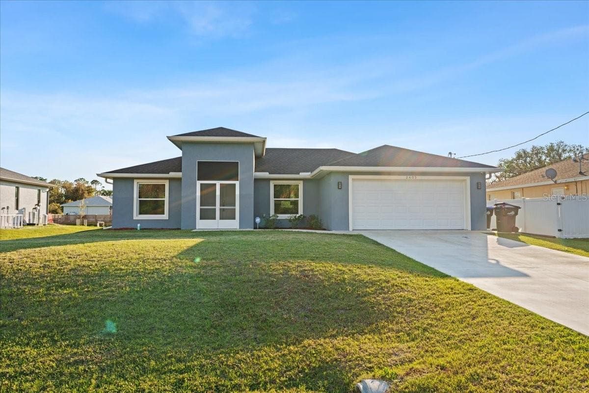 2405 Vancouver Ln