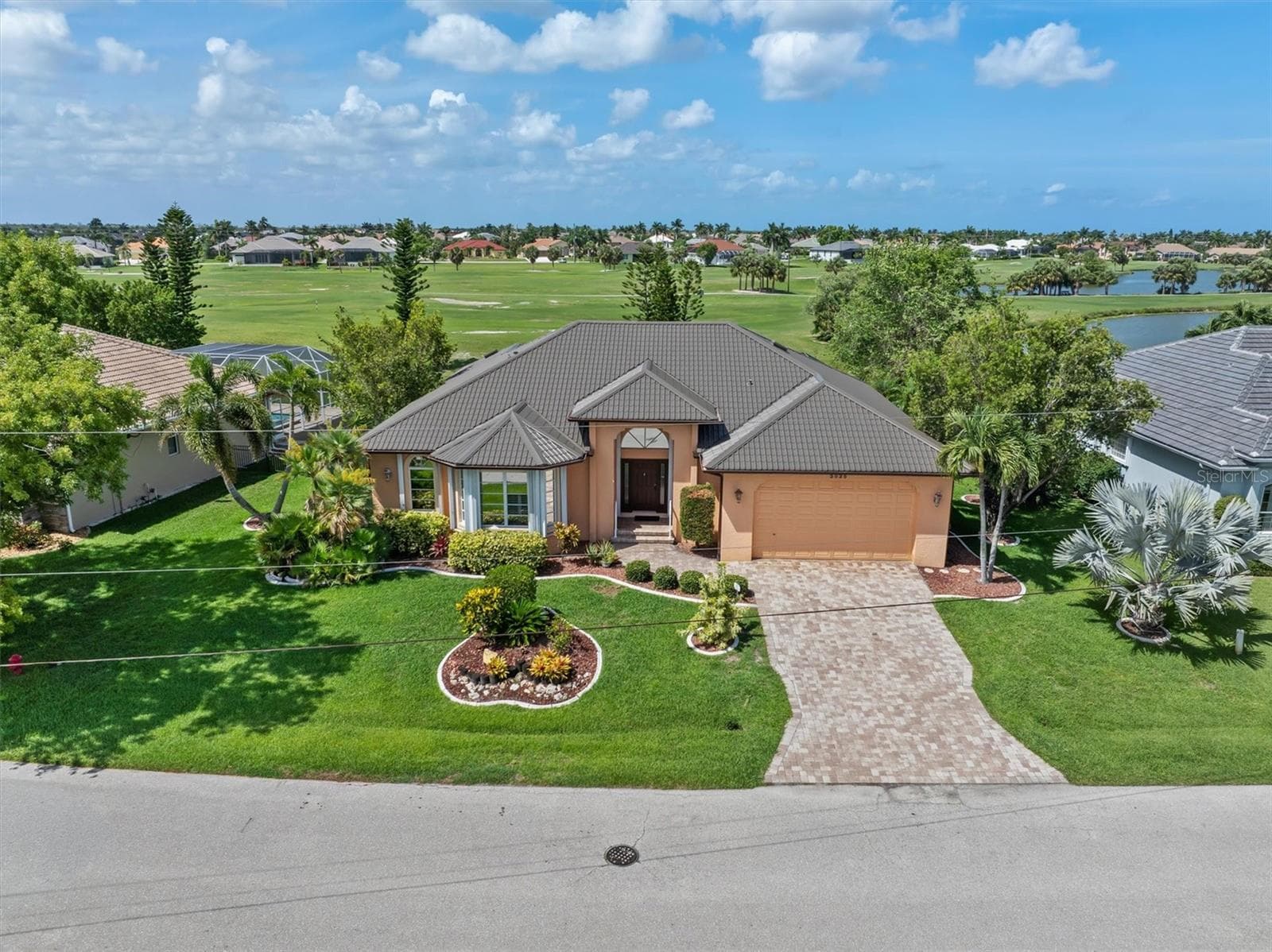 3825 Bordeaux Dr
