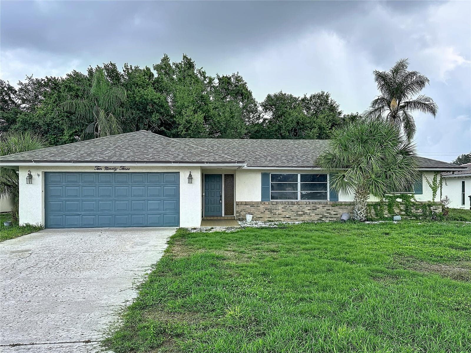 1093 N Cypress Point Dr
