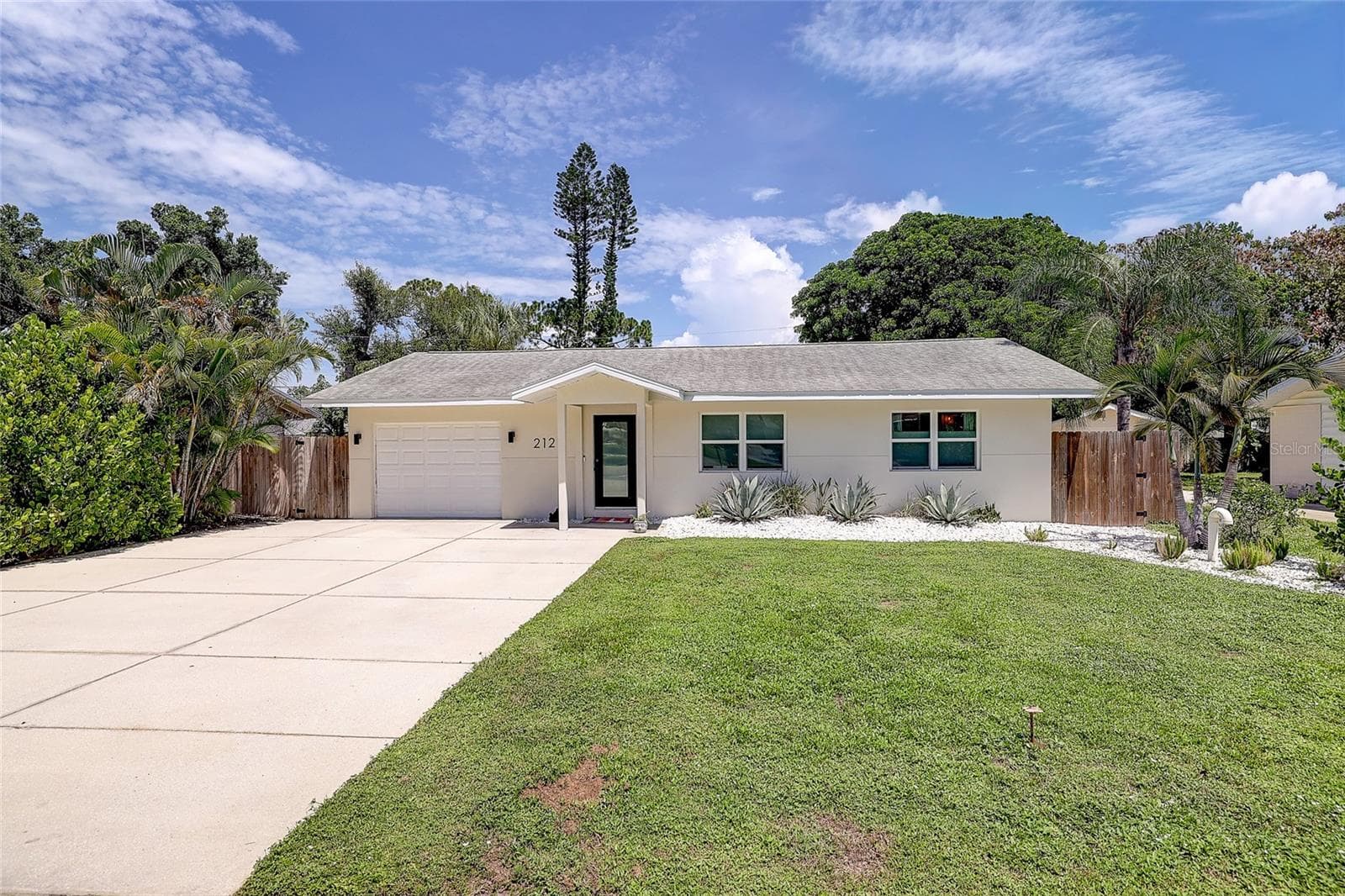 2121 Palm Ter