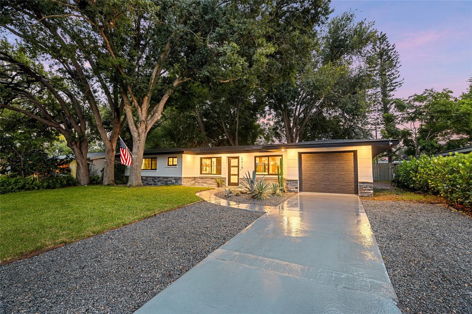 2410 Valencia Dr